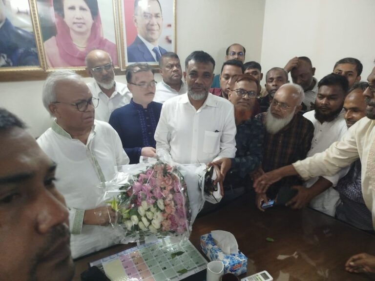 পিরোজপুর জেলা বিএনপির নেতৃবৃন্দের সাথে মহাসচিবের সাক্ষাৎ ও ফুলেল শুভেচ্ছা বিনিময়