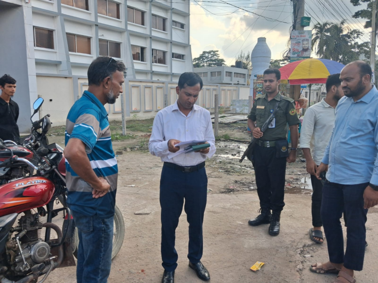পিরোজপুর সিও অফিস মোড়ে ইউএনওর নেতৃত্বে ভ্রাম্যমাণ আদালত