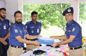 পিরোজপুরে জেলা পুলিশের মাসিক কল্যাণ সভা অনুষ্ঠিত, ভালো কাজের স্বীকৃতিতে সম্মাননা