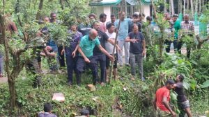পিরোজপুরে ডেঙ্গু প্রতিরোধে খালের আবর্জনা অপসারণ ও পরিচ্ছন্নতা অভিযান